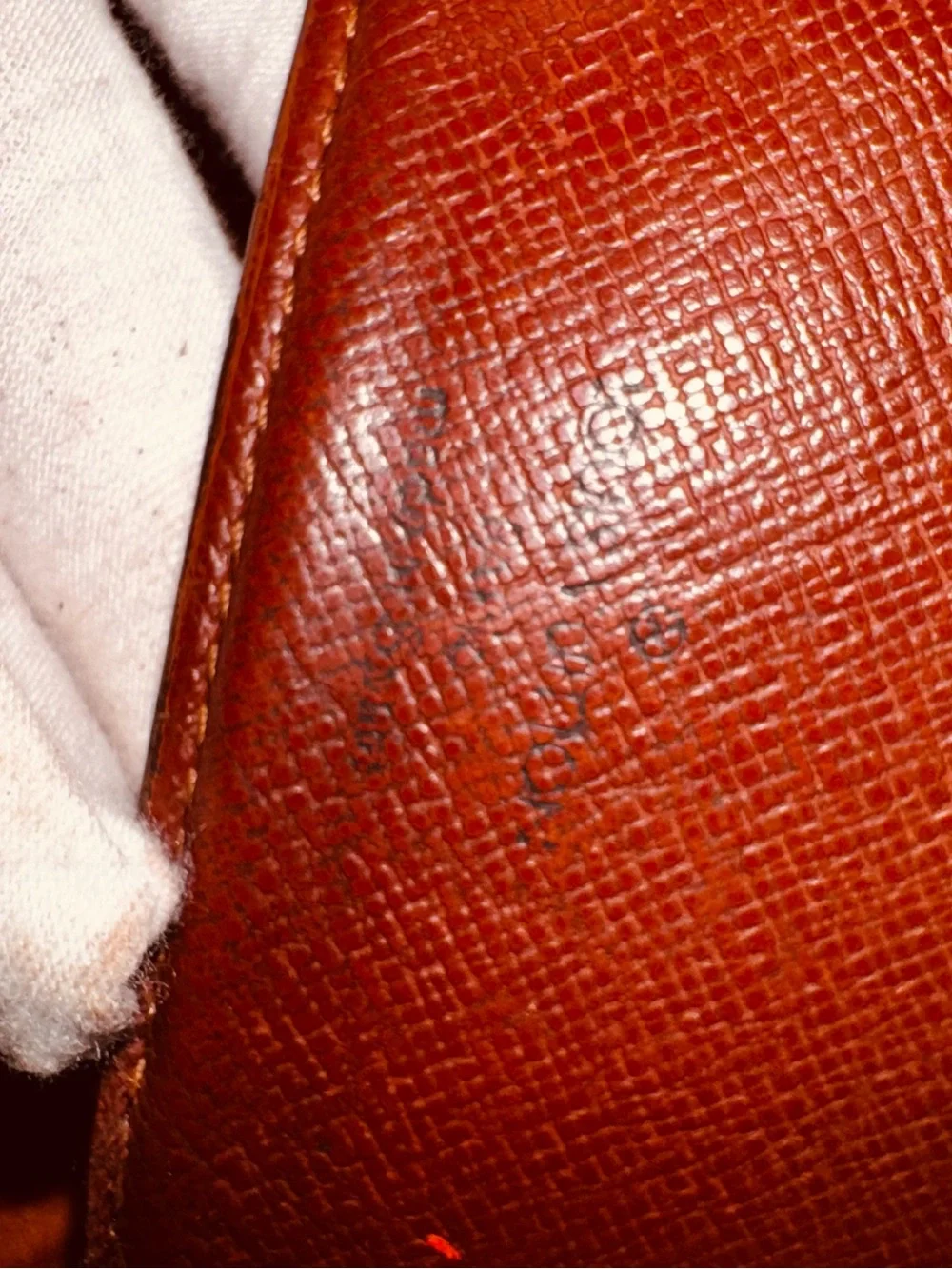 Louis Vuitton reinvented men’s monogram bifold wallet, brown 1997